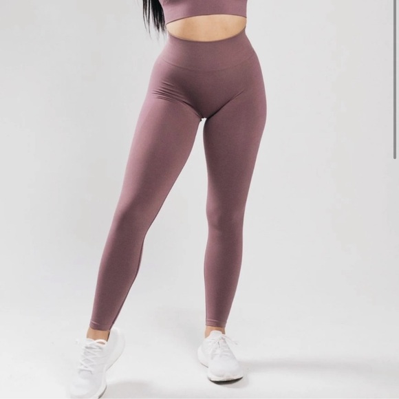 Alphalete Amplify Legging Size M‎ Passive Purple Seamless Scrunch Gym Baddie NWT - Picture 11 of 13